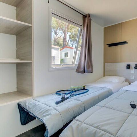 Stacaravan 6 personen - Premium | 3 slaapkamers | 6 slaapplaatsen | Terras lounge | 1 badkamer | Airconditioning | Televisie