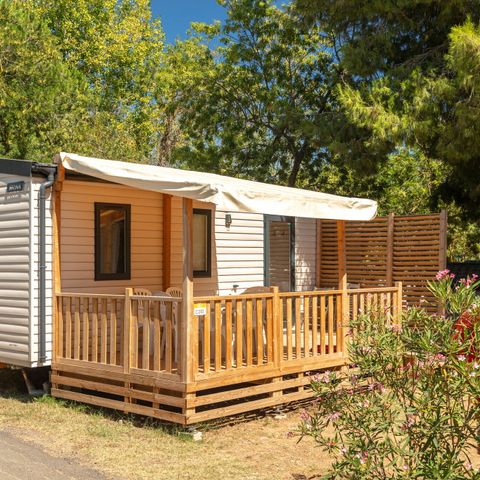 Stacaravan 6 personen - Premium | 3 slaapkamers | 6 slaapplaatsen | Halfoverdekt terras | 1 badkamer | Airconditioning | Televisie