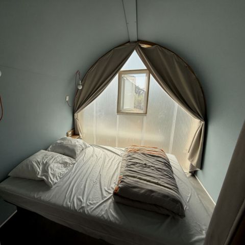 Glampingtent 4 personen - COCO SWEET 4 slaapplaatsen - 2 slaapkamers, geen sanitair, geen airconditioning