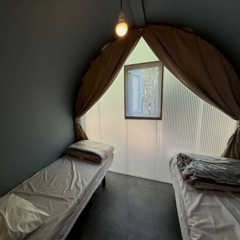 Glampingtent 4 personen - COCO SWEET 4 slaapplaatsen - 2 slaapkamers, geen sanitair, geen airconditioning