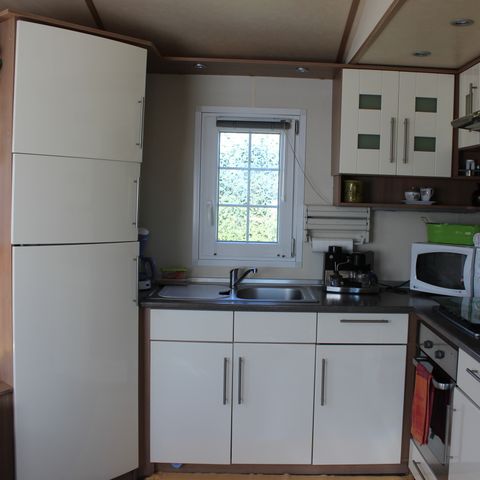 Stacaravan 4 personen - Stacaravan Premium Villa 2 slaapkamers - 40 m² + halfoverdekt terras + grote tuin