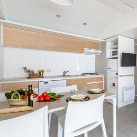 Stacaravan 6 personen - Mobile-home | Premium | 3 slaapkamers | 6 pers. | Verhoogd terras | TV