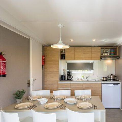 Stacaravan 6 personen - Mobile-home | Premium | 3 slaapkamers | 6 pers. | Verhoogd terras | TV