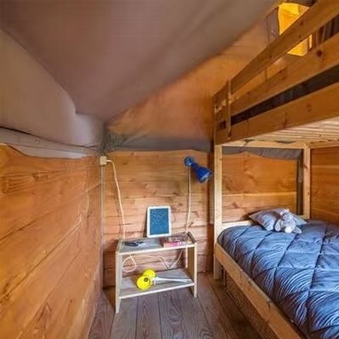 Glampingtent 8 personen - Explorer | 4 slaapkamers | 6/8 personen | Niet overdekt verhoogd terras | Geen badkamer
