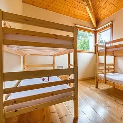 Vakantiehuis 10 personen - 4 slaapkamers | 8/10 personen | Verhoogd terras | Jacuzzi | 1 badkamer | Airconditioning | TV