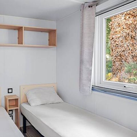 Stacaravan 4 personen - Stacaravan | Klassiek | 2 Slaapkamers | 4 Pers | Eenpersoons terras | Airconditioning | TV