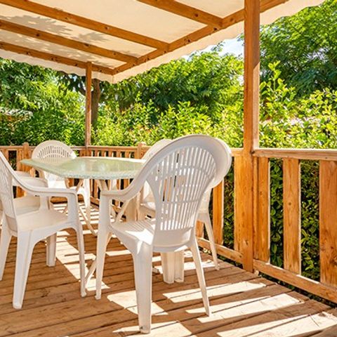 Stacaravan 6 personen - Classic XL | 3 slaapkamers | 6 pers. | Verhoogd terras | TV