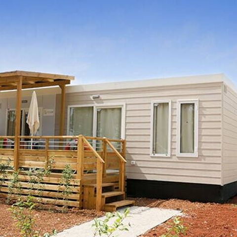 Stacaravan 6 personen - Stacaravan | Classic | 3 slaapkamers | 6 pers. | Terras met verhoogd dak, niet overdekt | Airconditioning.