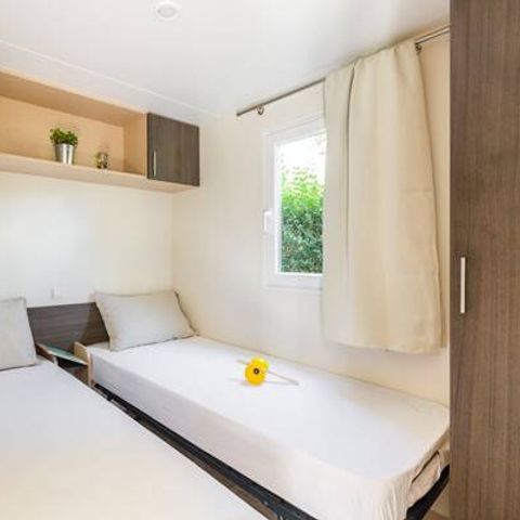 Stacaravan 6 personen - Mobile-home | Premium | 3 slaapkamers | 6 pers. | Verhoogd terras | TV