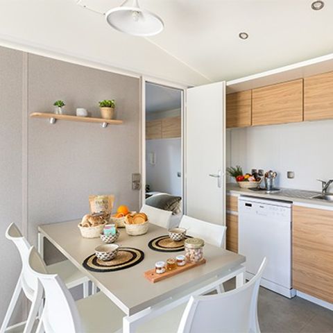 Stacaravan 6 personen - Comfort XL | 3 slaapkamers | 6 pers | Verhoogd terras | TV