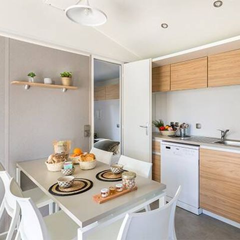 Stacaravan 6 personen - Comfort | 3 slaapkamers | 6 pers | Verhoogd terras | 1 badkamer | TV
