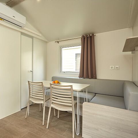 Stacaravan 4 personen - Mobile-home | Premium Azure | 2 slaapkamers | 4 pers. | Verhoogd terras | Airconditioning | TV