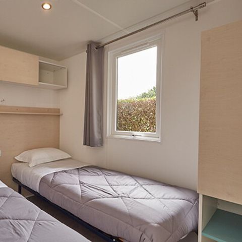 Stacaravan 4 personen - Mobile-home | Premium Azure | 2 slaapkamers | 4 pers. | Verhoogd terras | Airconditioning | TV