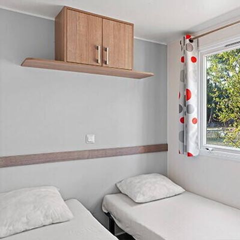 Stacaravan 6 personen - Mobile-home | Comfort | 3 slaapkamers | 6 pers | Verhoogd terras | 2 badkamers | Airconditioning | TV