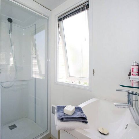 Stacaravan 6 personen - Mobile-home | Comfort | 3 slaapkamers | 6 pers | Verhoogd terras | 2 badkamers | Airconditioning | TV