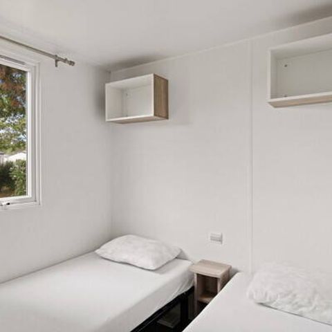 Stacaravan 4 personen - Mobile-home | Comfort | 2 Slaapkamers | 4 Pers. | Verhoogd terras | Airconditioning.