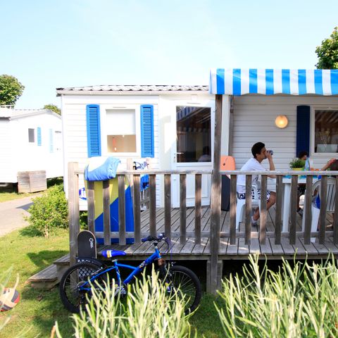 Stacaravan 6 personen - 3 slaapkamers 6 badkamers Half overdekt terras TV zonder airconditioning