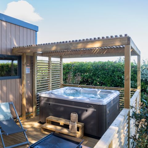 Stacaravan 6 personen - EXCLUSIEF 3 slaapkamer Jacuzzi met master suite