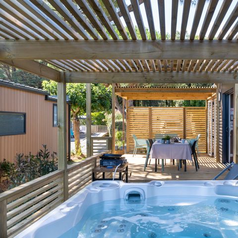 Stacaravan 6 personen - EXCLUSIEF 3 slaapkamer Jacuzzi met master suite