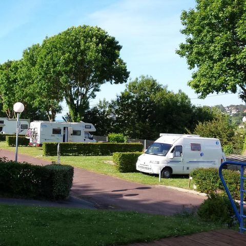 Kampeerplaats - Natuurpakket - 1 tent - Caravan of camper / - 1 auto