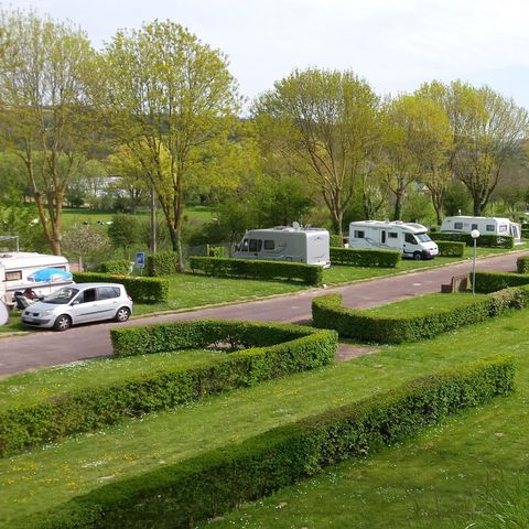 Kampeerplaats - Natuurpakket - 1 tent - Caravan of camper / - 1 auto