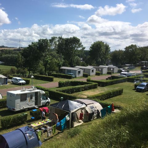 STAANPLAATS - Comfortpakket (1 tent, caravan of camper / 1 auto / 16A elektriciteit)