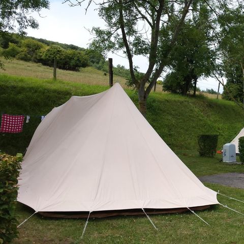 Kampeerplaats - Comfortpakket (1 tent, caravan of camper / 1 auto / 16A elektriciteit)
