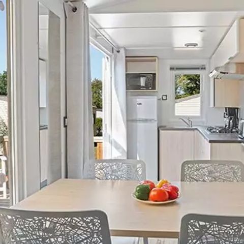 Stacaravan 4 personen - Comfort | 2 slaapkamers | 4 pers | Verhoogd terras | 2 badkamers | Airconditioning | TV