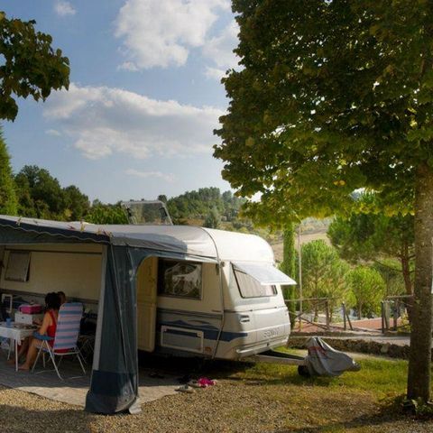 STAANPLAATS - Grote Standplaats - 60m² - Auto