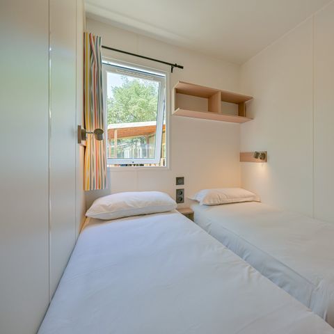 Stacaravan 8 personen - Comfort XL | 4 slaapkamers | 8 pers | Verhoogd terras | 2 badkamers | Airconditioning