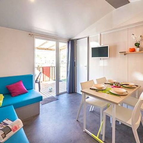 Stacaravan 4 personen - Ultimate | 2 slaapkamers | 4 personen | Verhoogd terras | Jacuzzi | 2 badkamers | Airconditioning | TV