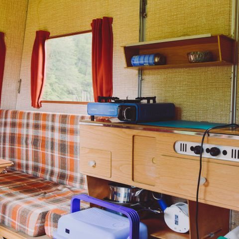 Caravan 2 personen - Kleine vintage caravan in het midden van het Domaine