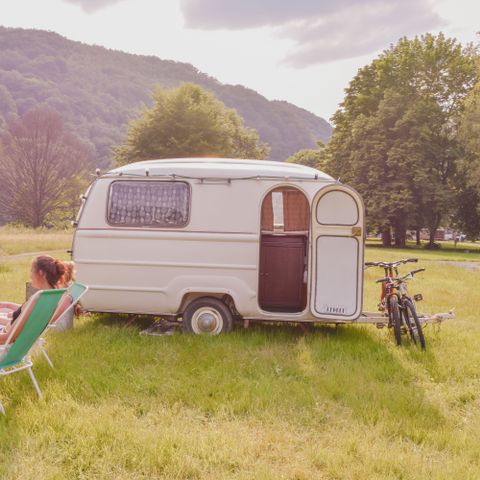 Caravan 2 personen - Kleine vintage caravan in het midden van het Domaine