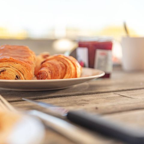 Stacaravan 4 personen - Comfort | 2 Slaapkamers | 4 Pers. | Verhoogd terras | TV