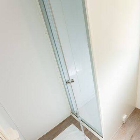 Stacaravan 4 personen - Comfort | 2 slaapkamers | 4 pers | Eenpersoons terras | Airconditioning | TV