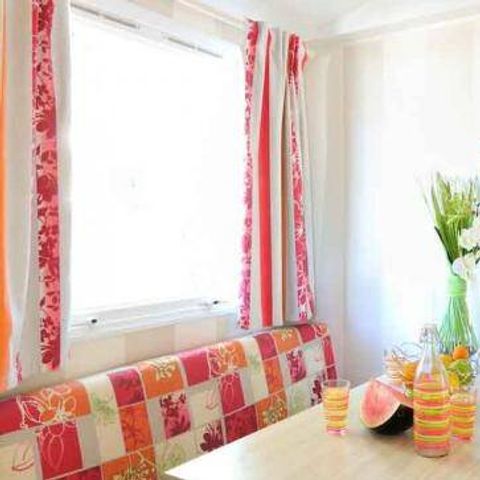 Stacaravan 4 personen - Mobile-home | Comfort | 2 Slaapkamers | 4 Pers. | Verhoogd terras | 1 Badkamer | Air-con.