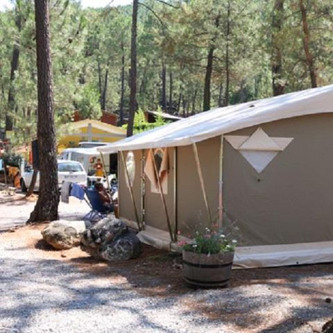 Glampingtent 6 personen - Canada 3 slaapkamers - geen badkamer
