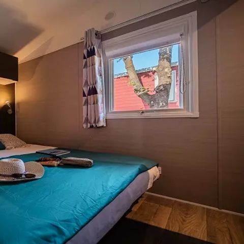 Stacaravan 6 personen - Trio Premium 4 Kamers 6 Personen Jacuzzi + Airconditioning + TV