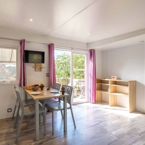 Stacaravan 4 personen - Comfort | 2 slaapkamers | 4 pers | Verhoogd terras | 2 badkamers | Airconditioning | TV
