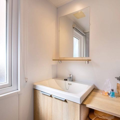 Stacaravan 4 personen - Comfort | 2 slaapkamers | 4 pers | Verhoogd terras | 2 badkamers | Airconditioning | TV