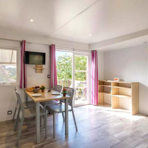 Stacaravan 4 personen - Stacaravan | Comfort | 2 Slaapkamers | 4 Pers | Verhoogd terras | Airconditioning | TV