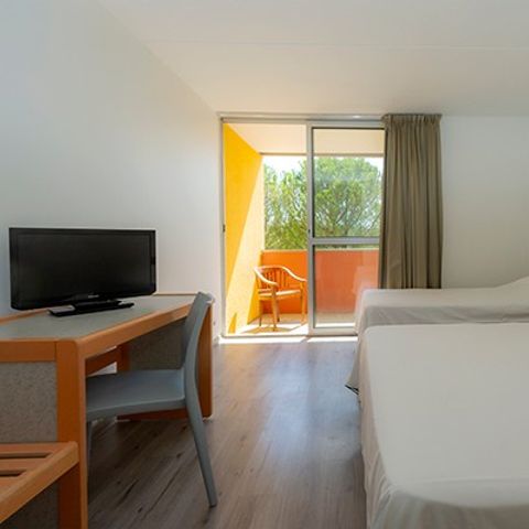 Hotelkamer 3 personen - Slaapkamer | 3 Pers | Verhoogd terras | TV
