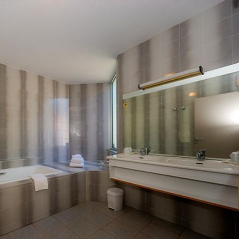 Hotelkamer 4 personen - Slaapkamer | 4 Pers | Verhoogd terras | TV
