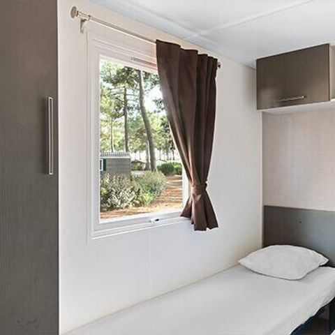 Stacaravan 6 personen - Mobile-home | Comfort | 3 slaapkamers | 6 pers. | Verhoogd terras | 2 badkamers | Airconditioning.