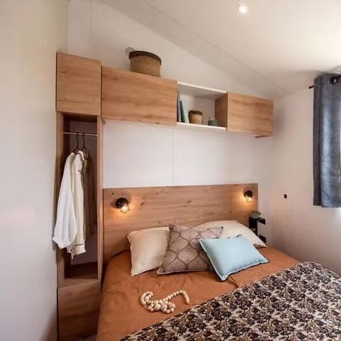 Stacaravan 8 personen - Premium | 4 slaapkamers | 8 pers | Lounge terras | 2 badkamers | Airconditioning | TV