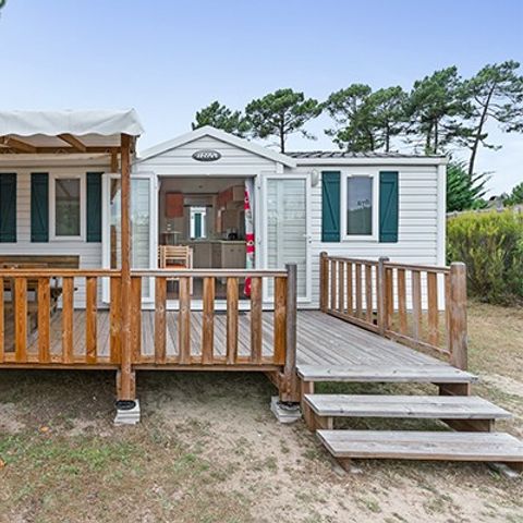 Stacaravan 6 personen - Klassiek XL | 3 slaapkamers | 6 pers | Verhoogd terras | Airconditioning | TV
