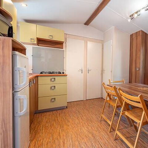 Stacaravan 6 personen - Klassiek | 3 Slaapkamers | 6 Pers | Verhoogd terras | 1 Badkamer | Airconditioning | TV