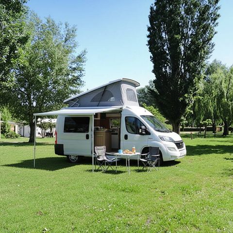 STAANPLAATS - Standplaats | Essentieel | Voertuig -7m | <85m² | Elektriciteit | Geen water