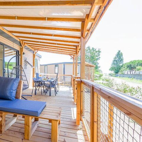 Stacaravan 6 personen - Mobile-home | Ultimate | 3 slaapkamers | 6 pers. | Verhoogd terras | Jacuzzi | 2 badkamers | Airconditioning.