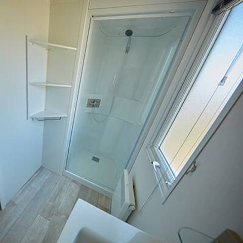 Stacaravan 6 personen - Mobile-home | Premium | 3 slaapkamers | 6 pers. | Verhoogd terras | 2 badkamers | Airconditioning.